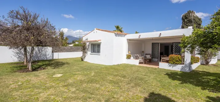 Краткосрочная аренда  отдельно стоящей виллы в Guadalmina Baja 1