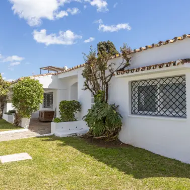 Краткосрочная аренда  отдельно стоящей виллы в Guadalmina Baja