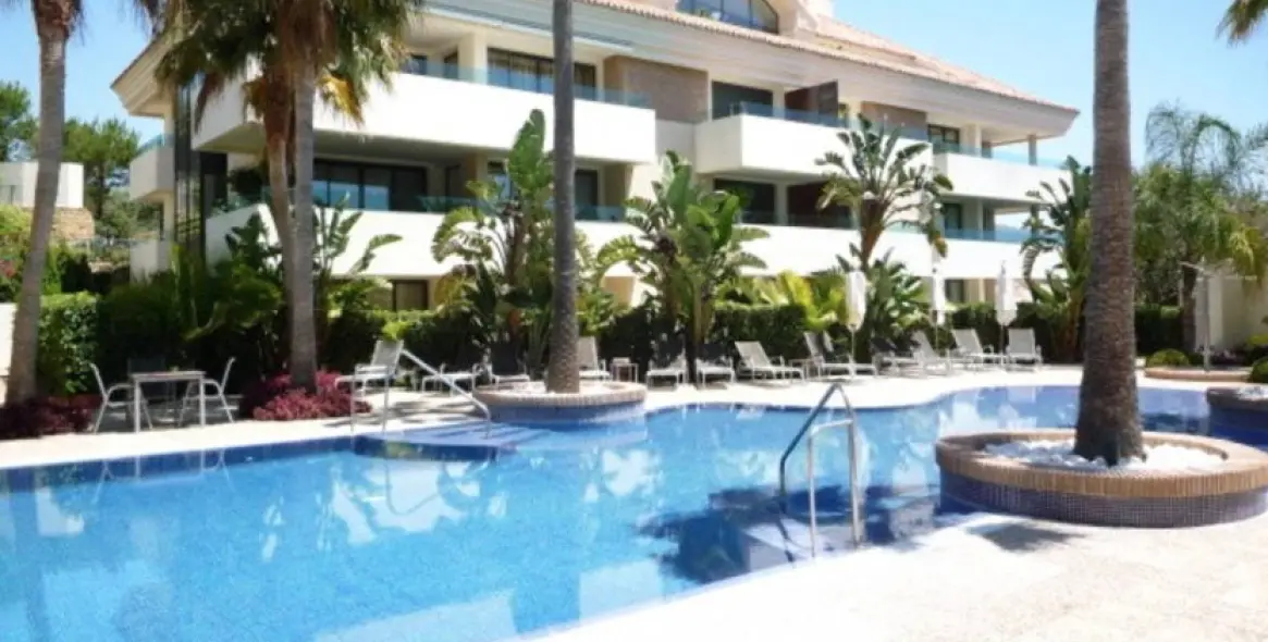 Краткосрочная аренда апартаментов на первом этаже в Los Monteros 1