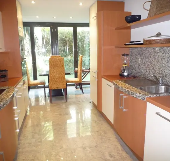 Краткосрочная аренда апартаментов на первом этаже в Los Monteros