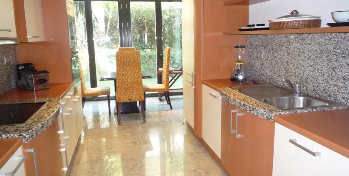 Alquiler a corto plazo de apartamento en planta baja en Los Monteros 6