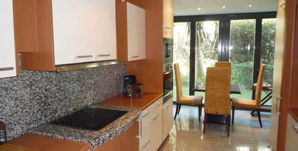 Alquiler a corto plazo de apartamento en planta baja en Los Monteros 10