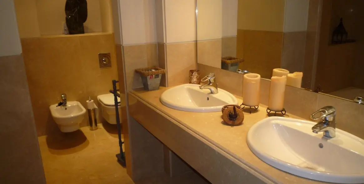 Alquiler a corto plazo de apartamento en planta baja en Los Monteros 18