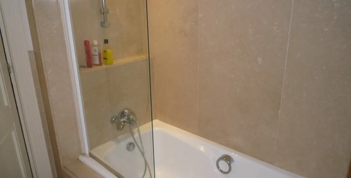 Alquiler a corto plazo de apartamento en planta baja en Los Monteros 19