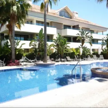 Краткосрочная аренда апартаментов на первом этаже в Los Monteros