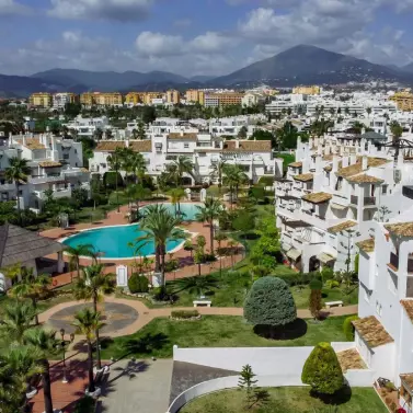 Alquiler a corto plazo de apartamento en planta media en San Pedro de Alcántara