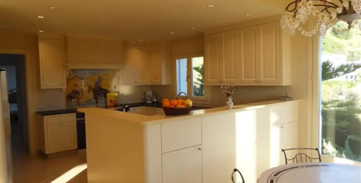 Alquiler a corto plazo de villa independiente en Altos de los Monteros 4