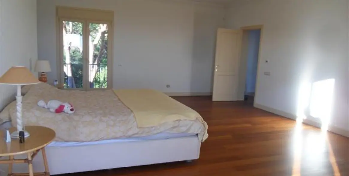 Alquiler a corto plazo de villa independiente en Altos de los Monteros 5