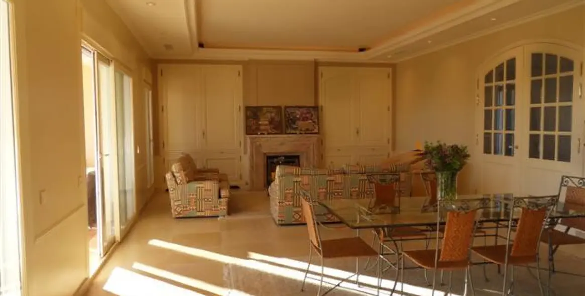 Alquiler a corto plazo de villa independiente en Altos de los Monteros 7