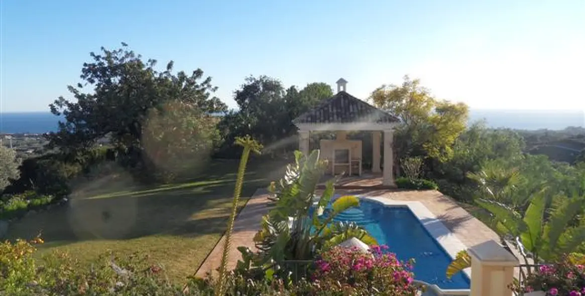 Alquiler a corto plazo de villa independiente en Altos de los Monteros 10