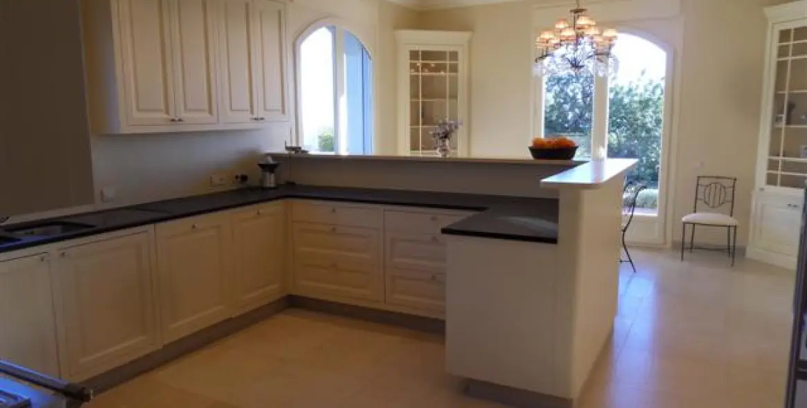 Alquiler a corto plazo de villa independiente en Altos de los Monteros 14