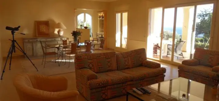 Краткосрочная аренда  отдельно стоящей виллы в Altos de los Monteros 1