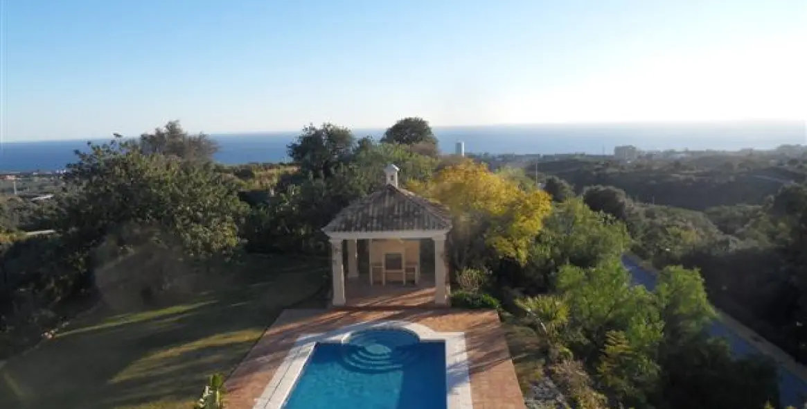 Short-term rent of detached villa in Altos de los Monteros 26
