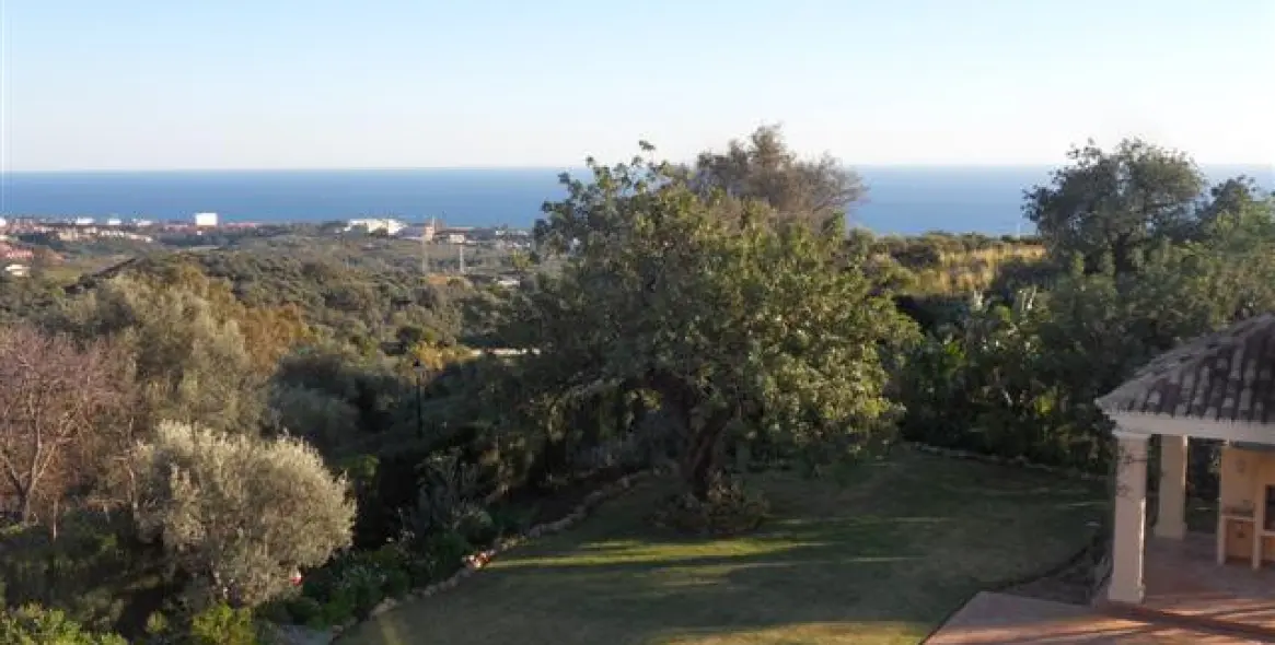 Short-term rent of detached villa in Altos de los Monteros 27