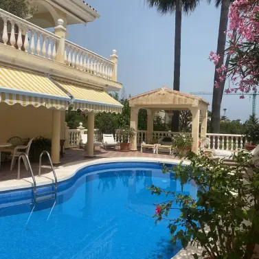 Краткосрочная аренда  отдельно стоящей виллы в Elviria