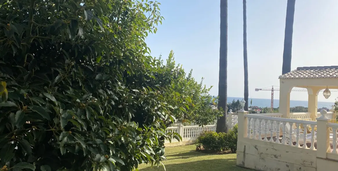 Short-term rent of detached villa in Elviria 7