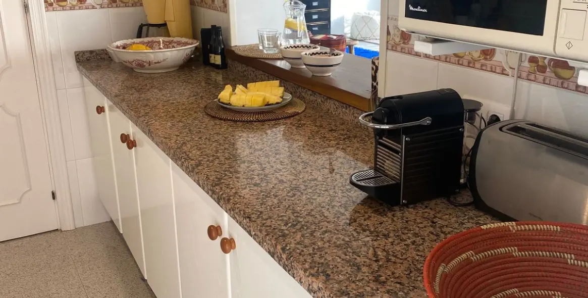 Short-term rent of detached villa in Elviria 11