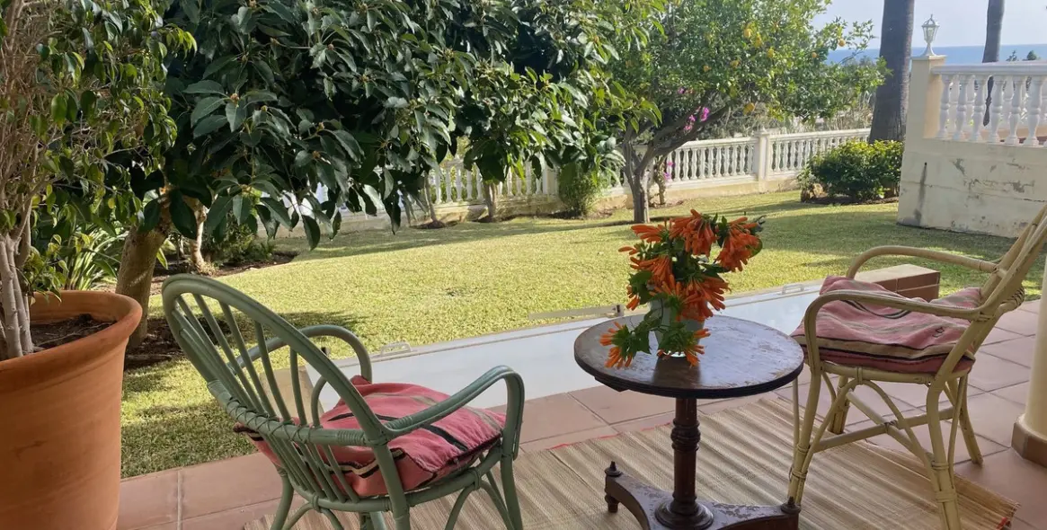 Short-term rent of detached villa in Elviria 12