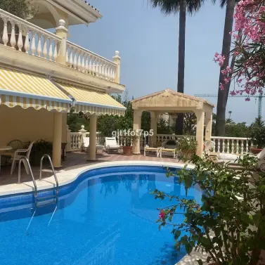 Краткосрочная аренда  отдельно стоящей виллы в Elviria