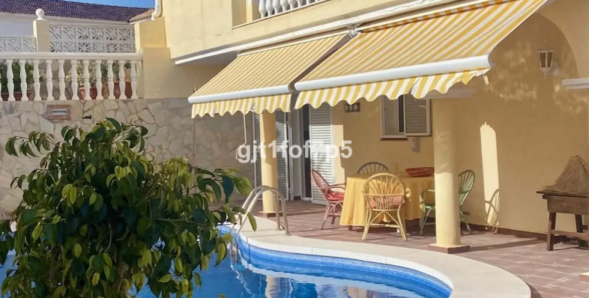 Alquiler a corto plazo de villa independiente en Elviria 5
