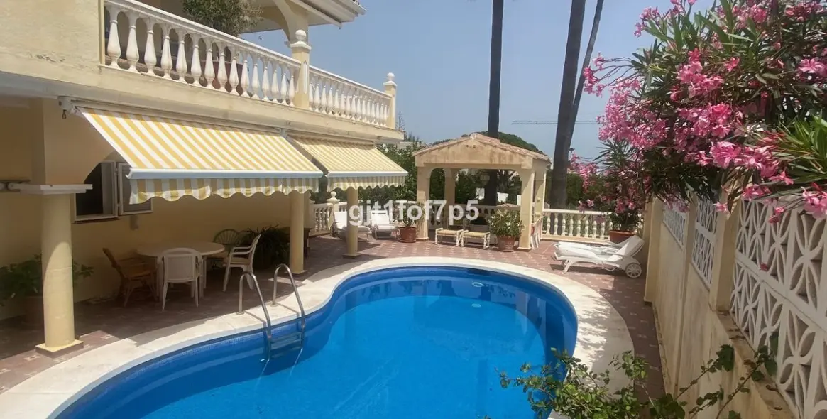 Alquiler a corto plazo de villa independiente en Elviria 8