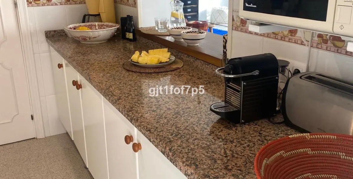Alquiler a corto plazo de villa independiente en Elviria 11