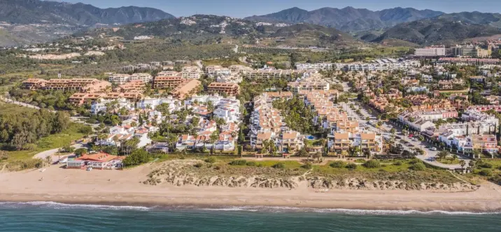 Краткосрочная аренда двухуровневого пентхауса в Bahía de Marbella 0