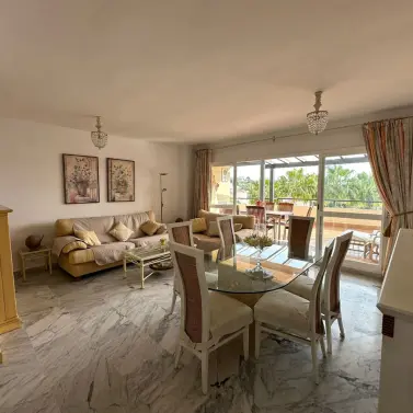 Краткосрочная аренда двухуровневого пентхауса в Bahía de Marbella