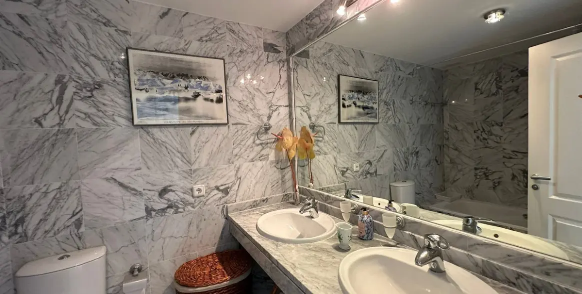 Краткосрочная аренда двухуровневого пентхауса в Bahía de Marbella 12