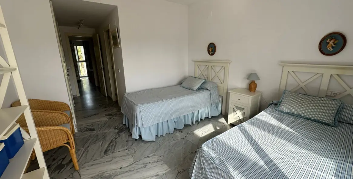 Краткосрочная аренда двухуровневого пентхауса в Bahía de Marbella 13