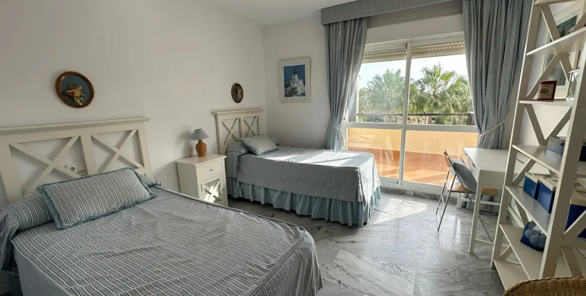 Краткосрочная аренда двухуровневого пентхауса в Bahía de Marbella 11