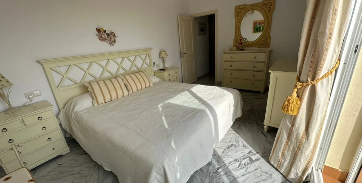 Краткосрочная аренда двухуровневого пентхауса в Bahía de Marbella 22