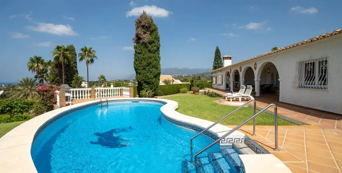 Краткосрочная аренда  отдельно стоящей виллы в Elviria 3