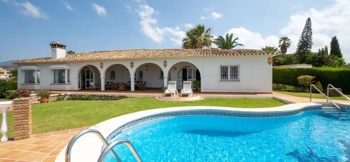 Краткосрочная аренда  отдельно стоящей виллы в Elviria 3