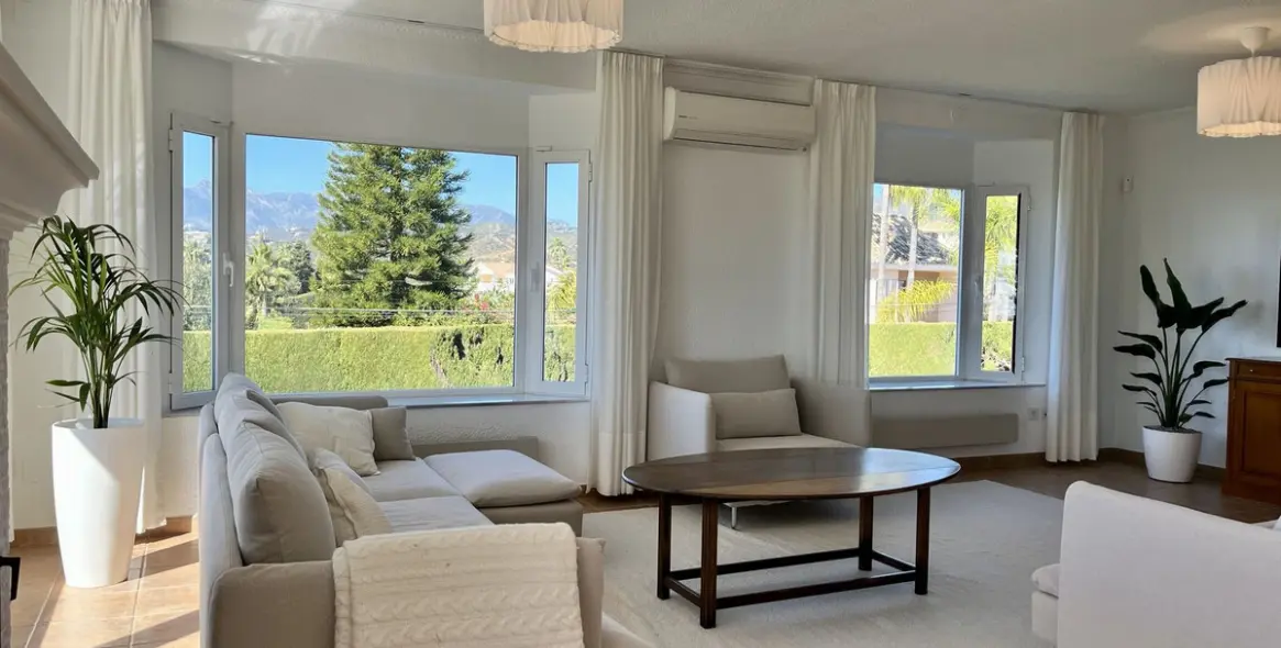 Краткосрочная аренда  отдельно стоящей виллы в Elviria 11