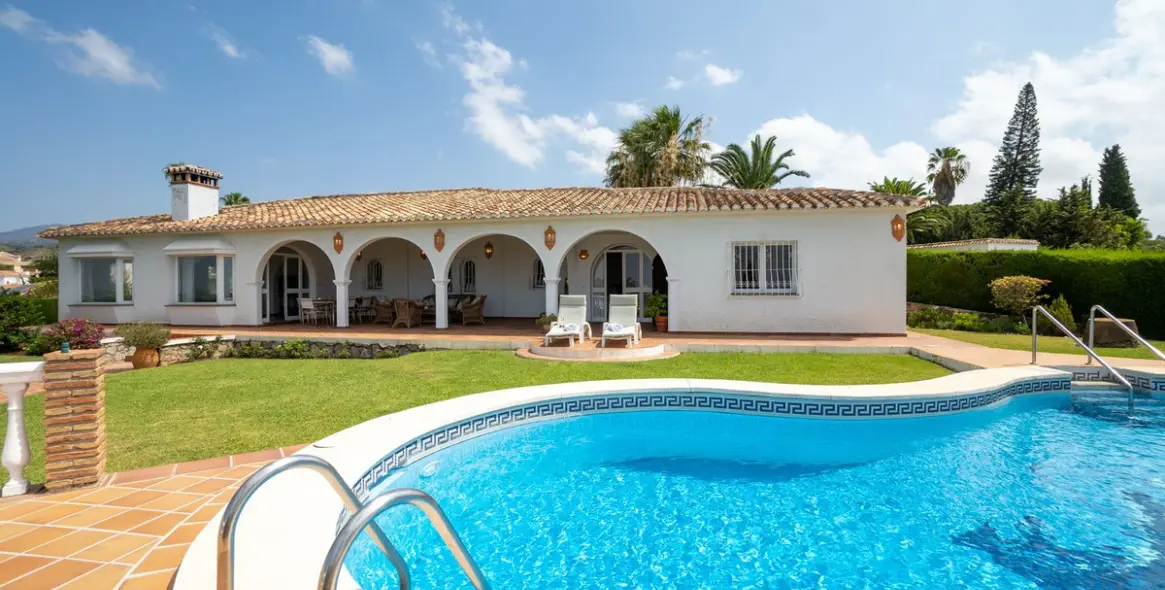 Alquiler a corto plazo de villa independiente en Elviria 4