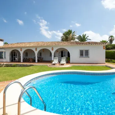 Краткосрочная аренда  отдельно стоящей виллы в Elviria