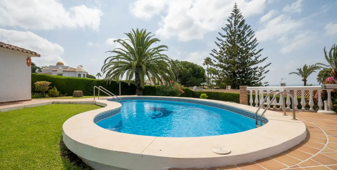 Alquiler a corto plazo de villa independiente en Elviria 6