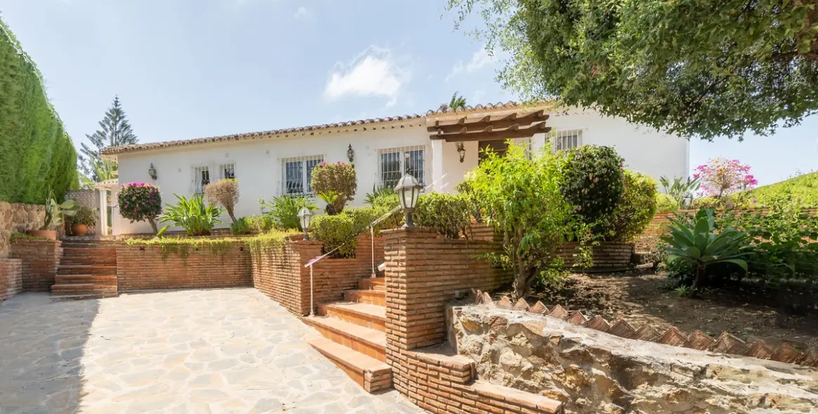 Alquiler a corto plazo de villa independiente en Elviria 24