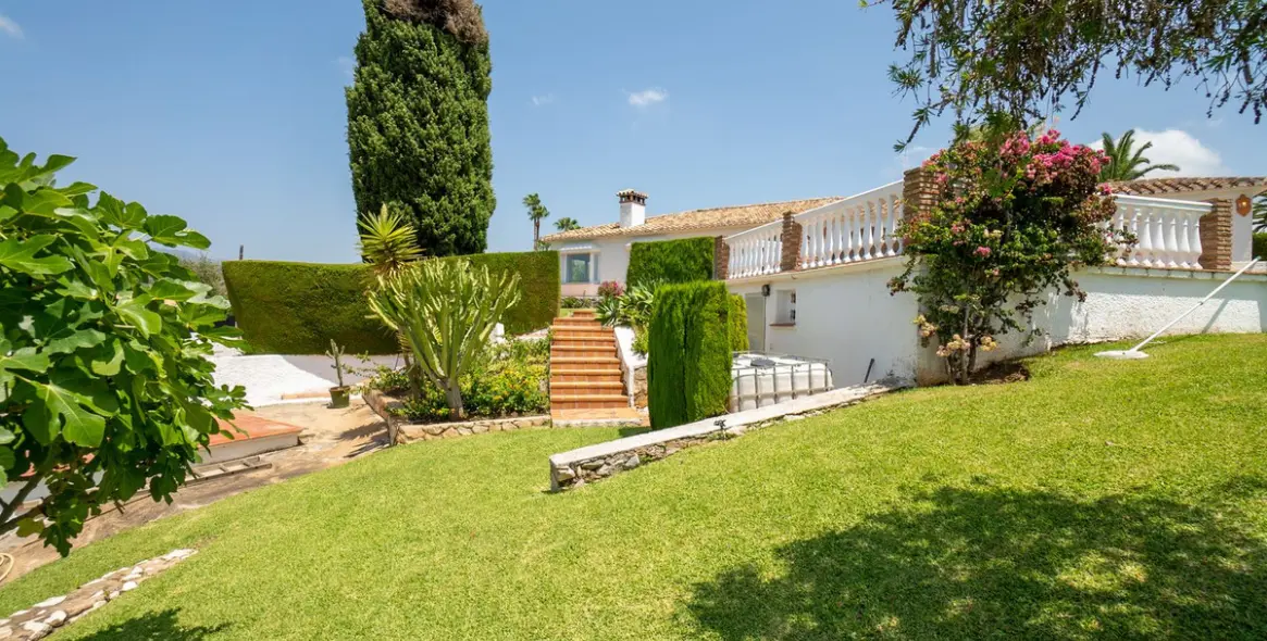 Alquiler a corto plazo de villa independiente en Elviria 26