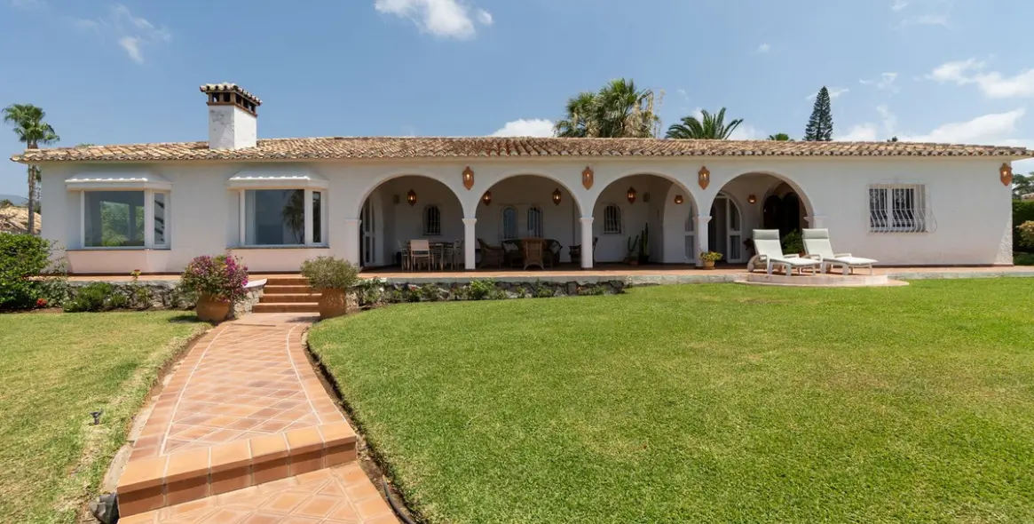 Alquiler a corto plazo de villa independiente en Elviria 28