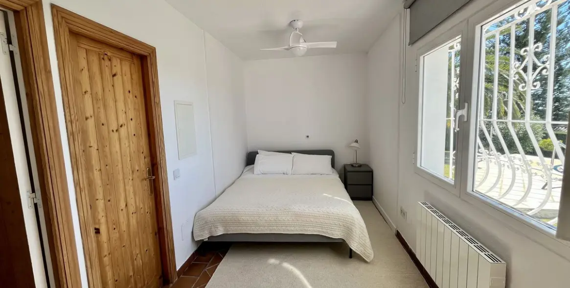 Alquiler a corto plazo de villa independiente en Elviria 36