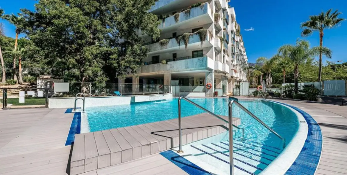 Short-term rent of middle floor apartment in The Golden Mile 1