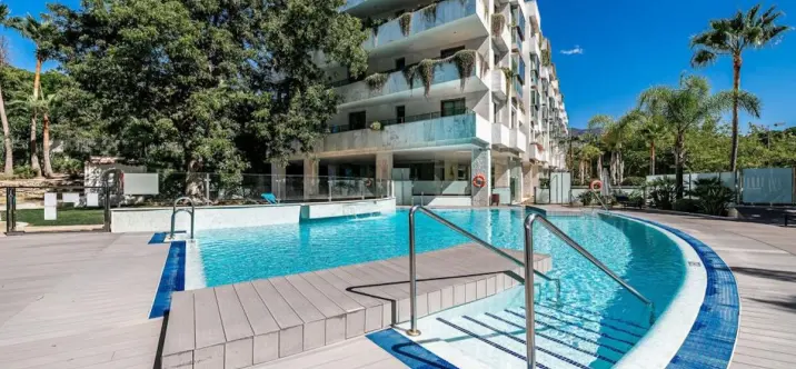 Short-term rent of middle floor apartment in The Golden Mile 0