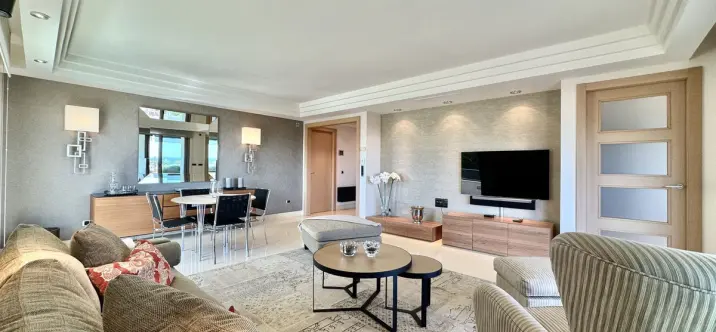 Short-term rent of middle floor apartment in The Golden Mile 2