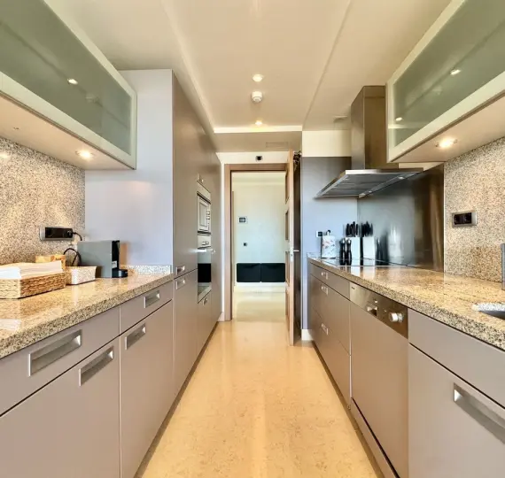 Short-term rent of middle floor apartment in The Golden Mile