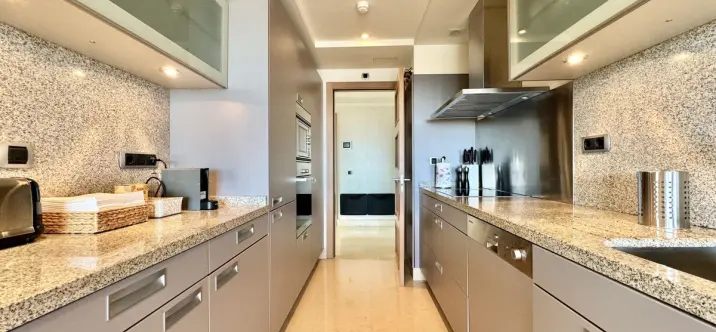 Short-term rent of middle floor apartment in The Golden Mile 3