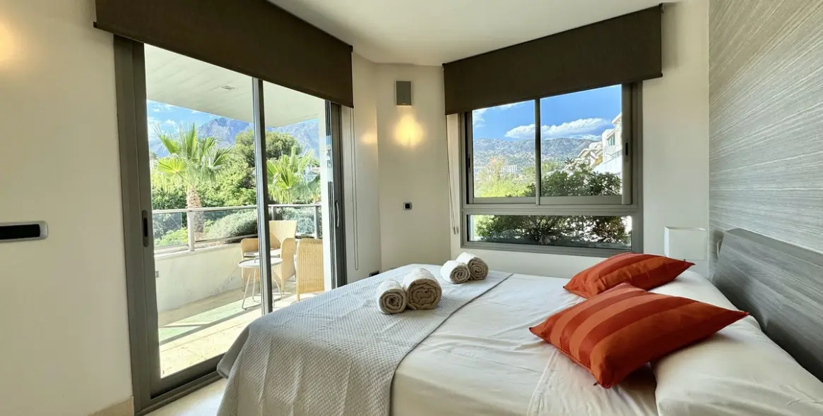 Short-term rent of middle floor apartment in The Golden Mile 5