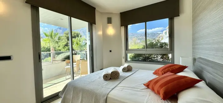 Short-term rent of middle floor apartment in The Golden Mile 4