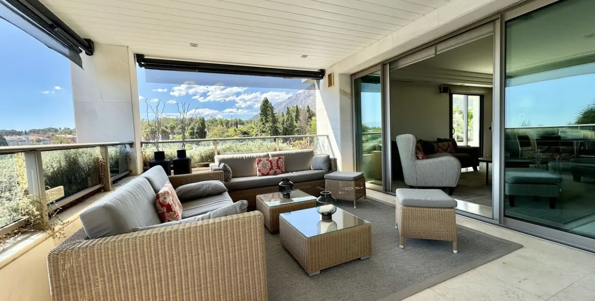 Short-term rent of middle floor apartment in The Golden Mile 6